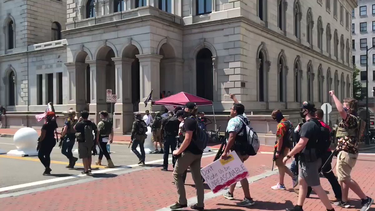 Boogaloo bois & BLM chanting white supremacy sucks — clear tensions with people from Propertarian Institite and other white nationalists