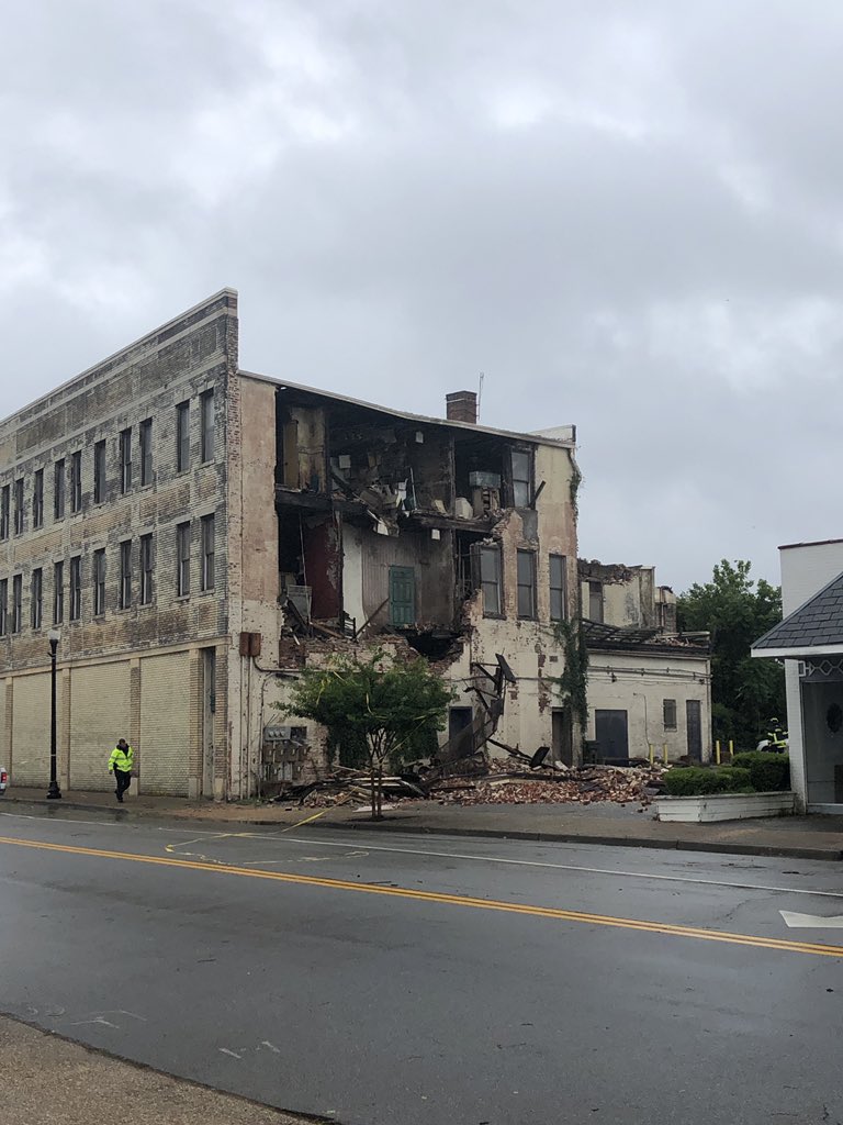 Damage in downtown Suffolk after a possible tornado came through town @WAVY_News