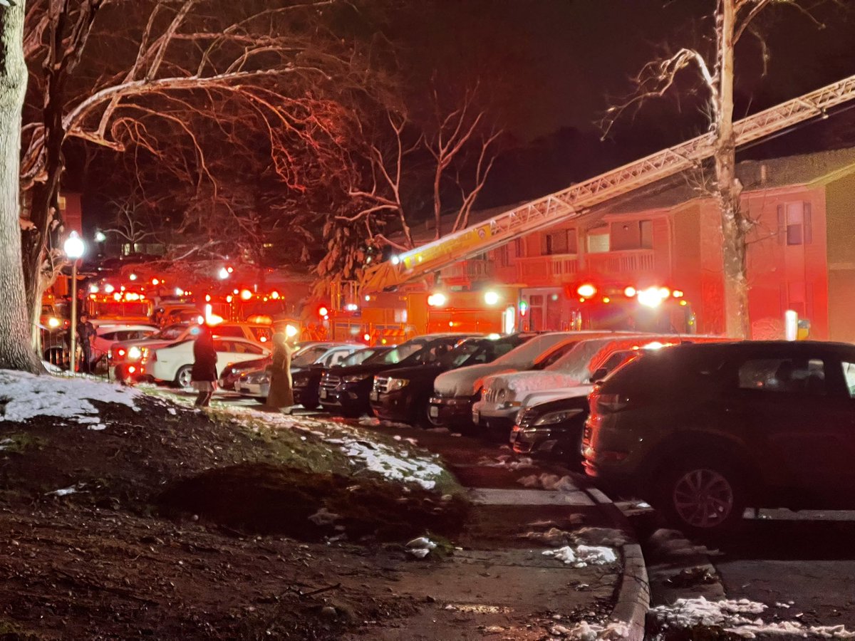 Chesterfield Fire Crews responding to an apartment fire in Chesterfield. I'm told 12 people have been displaced and are being assisted by @VARedCross . No injuries at this time and fire is still under investigation