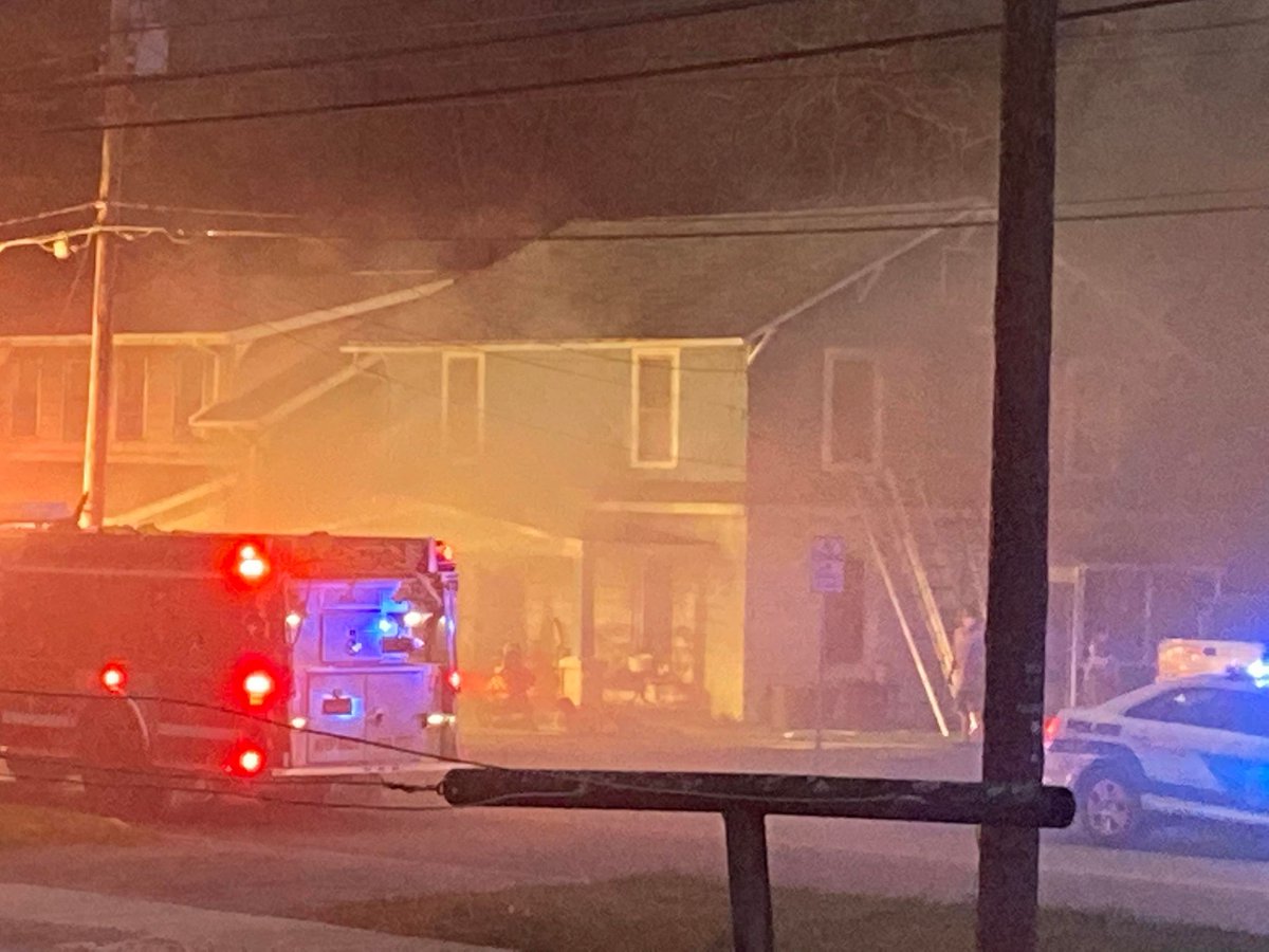 Crews are responding to a fire along Virginia Avenue in Bluefield, Virginia. WVVA's content manager & evening anchor Melinda Zosh confirms BVFD &amp; BVPD &amp; local ambulance services are on scene. 