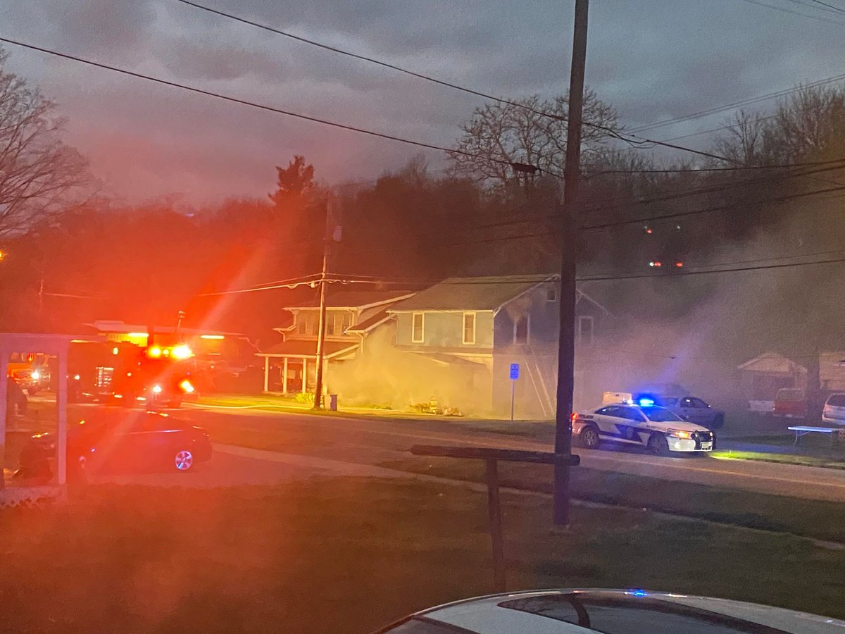 Crews are responding to a fire along Virginia Avenue in Bluefield, Virginia. WVVA's content manager & evening anchor Melinda Zosh confirms BVFD &amp; BVPD &amp; local ambulance services are on scene. 