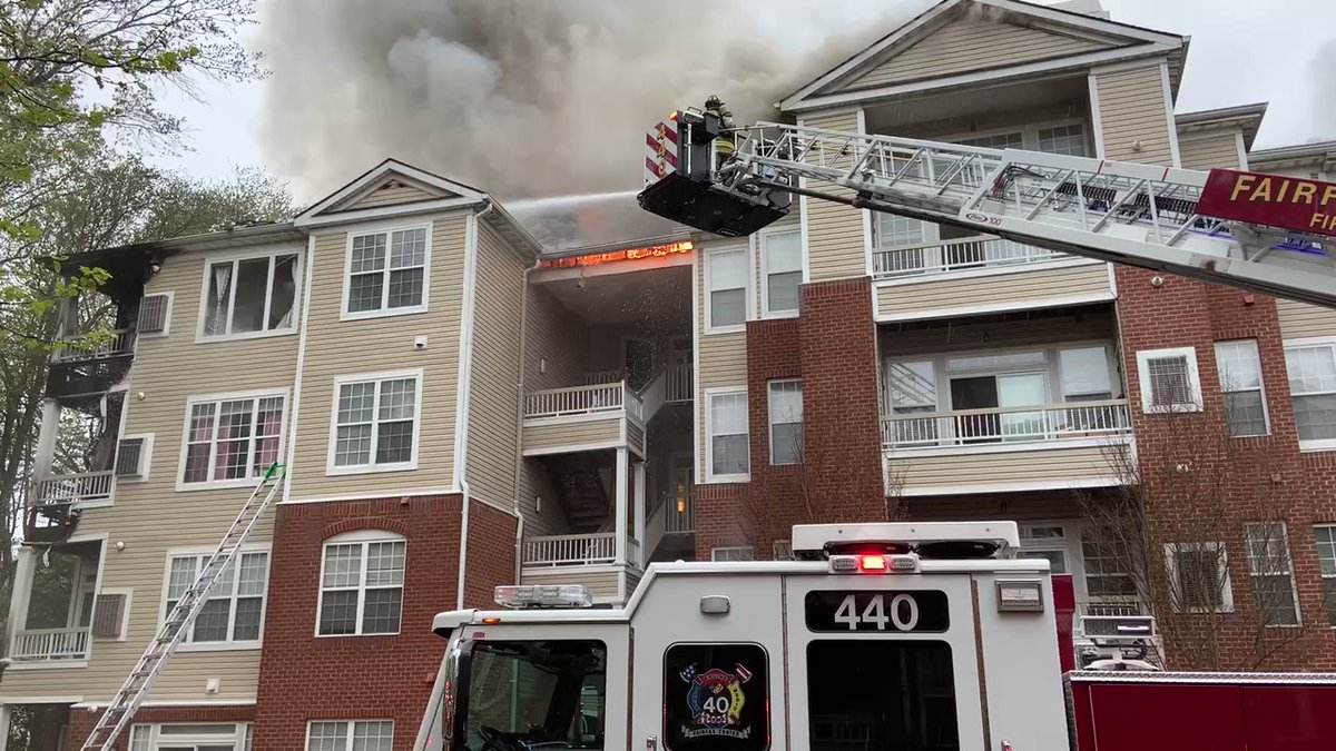 Extra Alarm Fire in the 4 Sty Apartment Building  