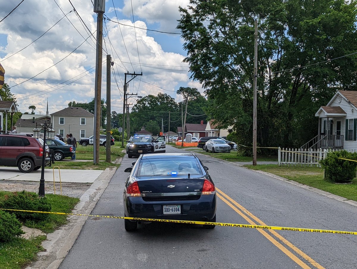 @SuffolkVaPD on the scene of their 2nd shooting in the downtown industrial area in less than 24 hrs. This one reported in 400 blk Hunter St. Man taken to hospital with non-life threatening injuries @WAVY_News