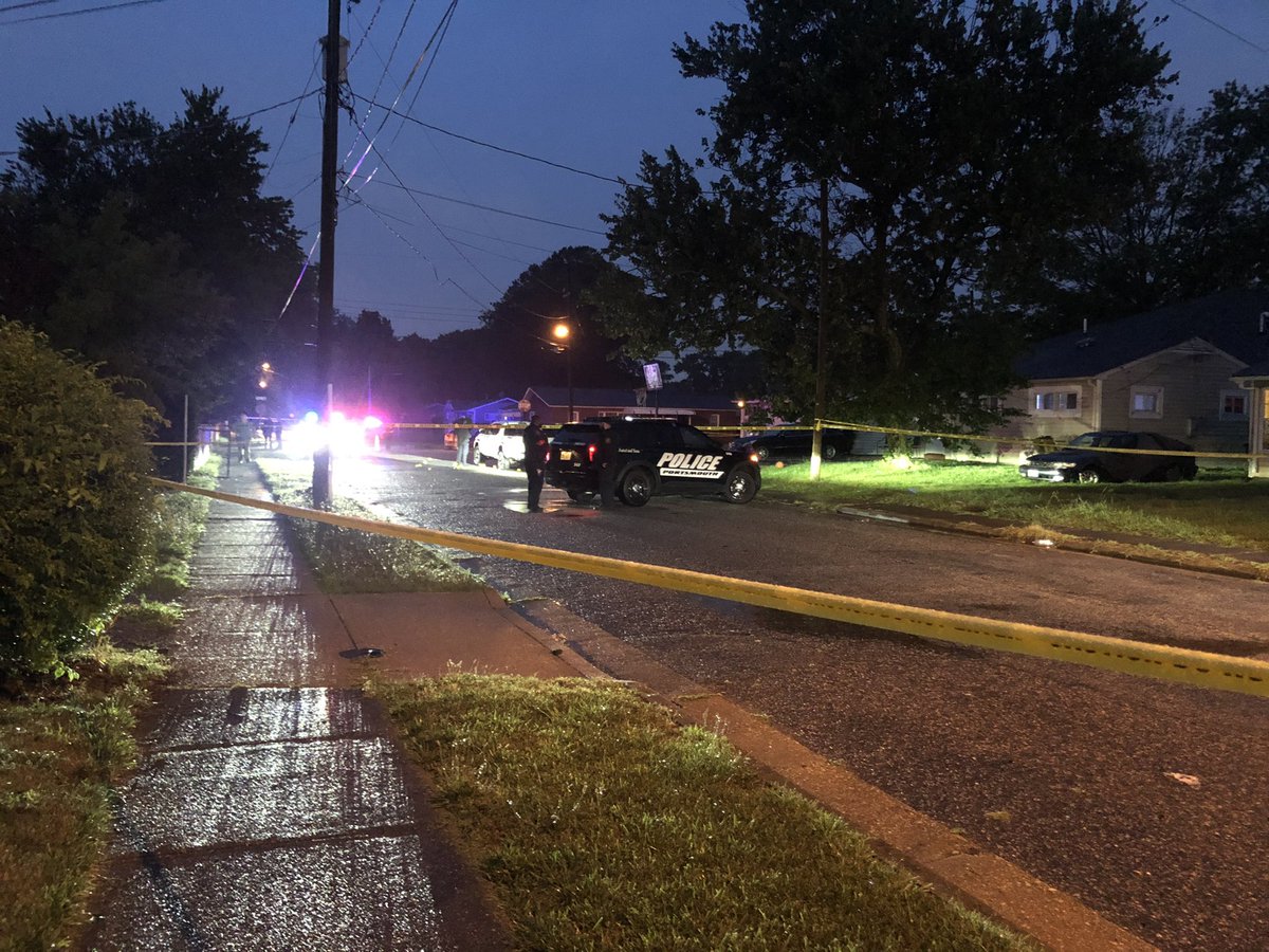 @PortsmouthPD say a man died tonight after a shooting that occurred at Hickory Street. Officials are currently investigating. @cityofPortsVA residents tell 10 on your side they say it was a drive by. 