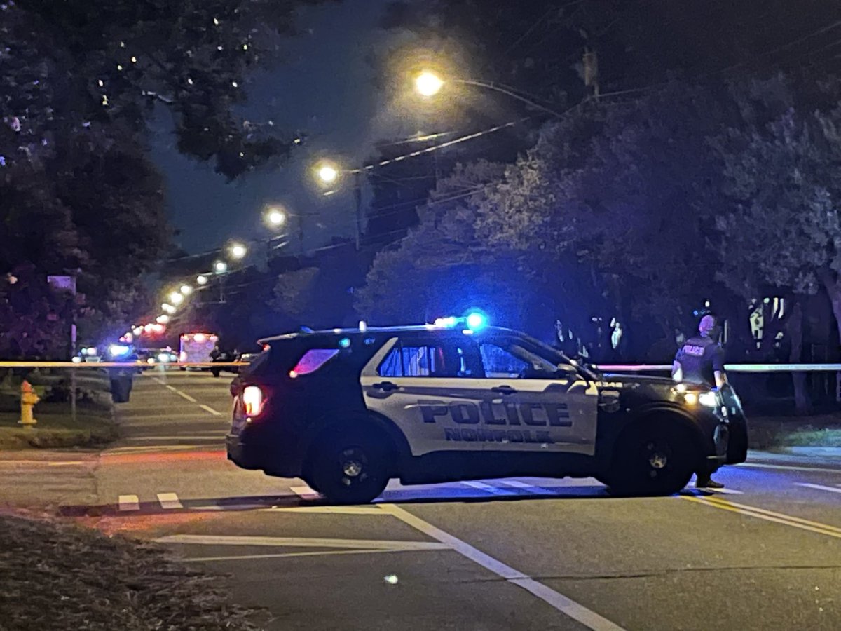 Currently at Ballentine and Peterson in Norfolk where @NorfolkPD is investigating an officer-involved shooting nearby on Vincent Ave. An officer has suffered a non life-threatening gunshot wound