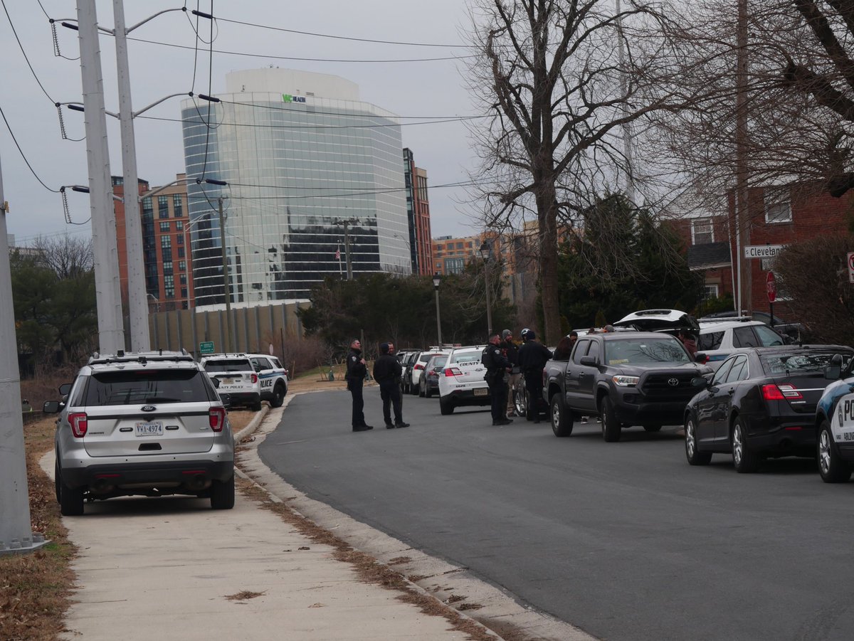 @ArlingtonVaPD on scene of a possible armed barricade inside of a home on the 2600 block of 27th Street S in Arlington. They were called out around 11:30am for a person with a gun inside of a residence. Info remains limited