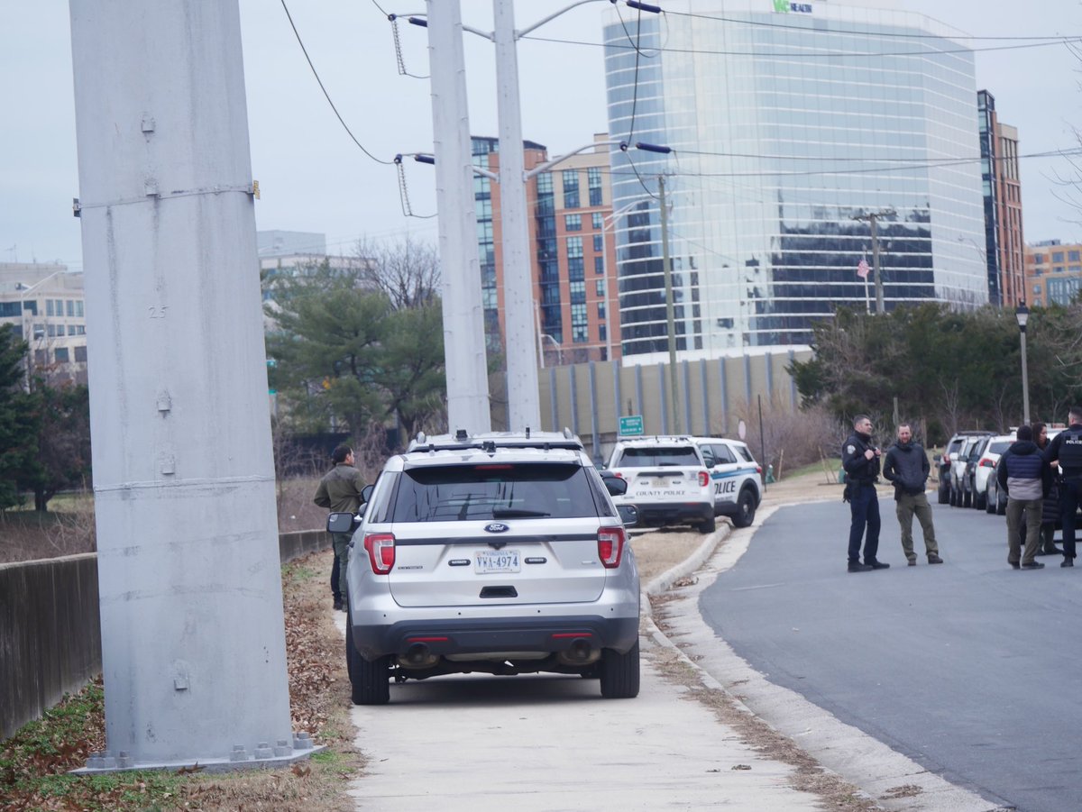 @ArlingtonVaPD on scene of a possible armed barricade inside of a home on the 2600 block of 27th Street S in Arlington. They were called out around 11:30am for a person with a gun inside of a residence. Info remains limited