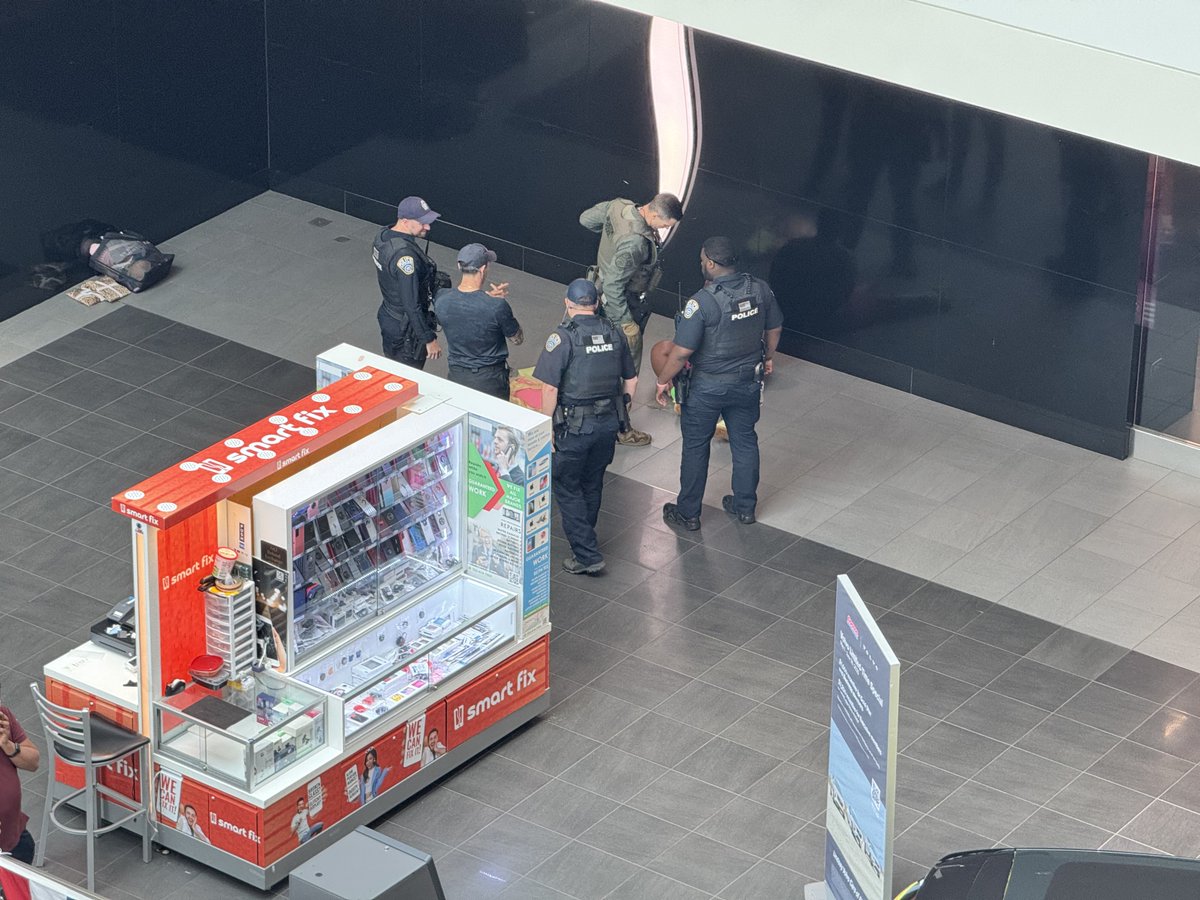 There was a brief foot chase and  struggle connected to this shoplifing case a short time ago at the Fashion Centre in Pentagon City. @ArlingtonVaPD handled 