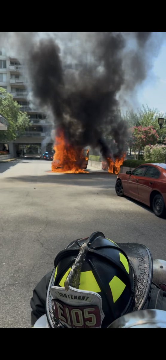 @ArlingtonVaFD was on scene for a fully engulfed Amazon Van. No injuries was reported. 2200 Bl. of S. Clark St.Units responded to a fully involved vehicle fire on the 2200 block of S Clark St that was extending into the bushes 
