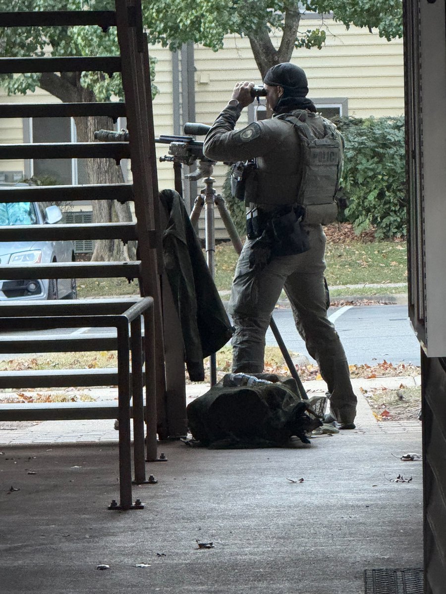 WOODBRIDGE BARRICADE: Call initiated at 9a, 1400 block of Ranger Lp, one party remains in the residence possibly armed with a knife. Incident is isolated to the apartment, no greater threat to surrounding community. Apartments in the building were evacuated as a precaution only