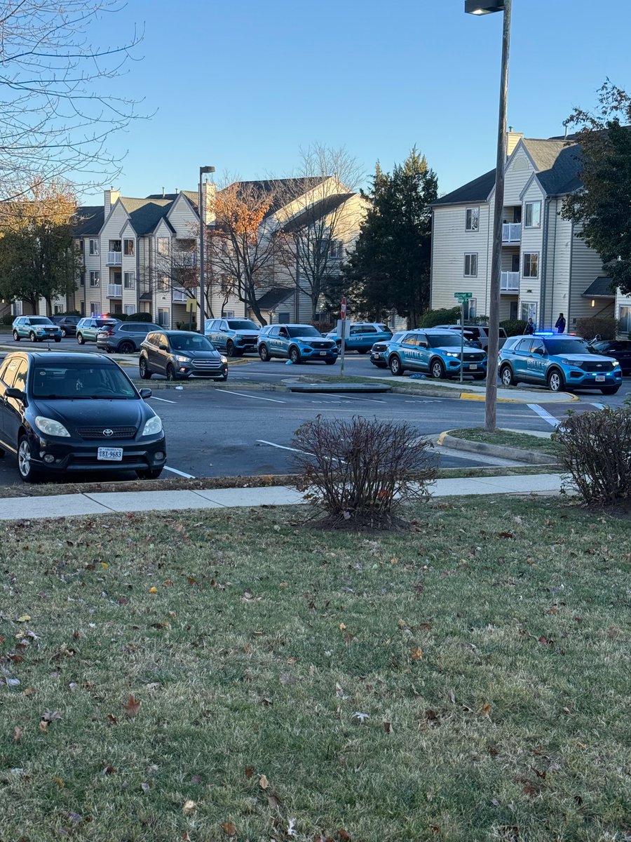 WOODBRIDGE BARRICADE: Call initiated at 9a, 1400 block of Ranger Lp, one party remains in the residence possibly armed with a knife. Incident is isolated to the apartment, no greater threat to surrounding community. Apartments in the building were evacuated as a precaution only