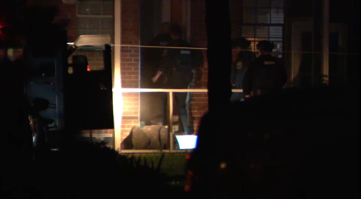 Deputies with the Loudoun County Sheriff’s Office responded this evening to a barricade situation in the 200 block of Saint Paul Street. The incident has been resolved. No additional details have been released at this time